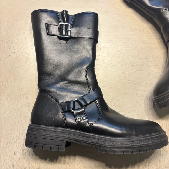 Sleek Black Moto Boots for Women - Picture 7 of 9